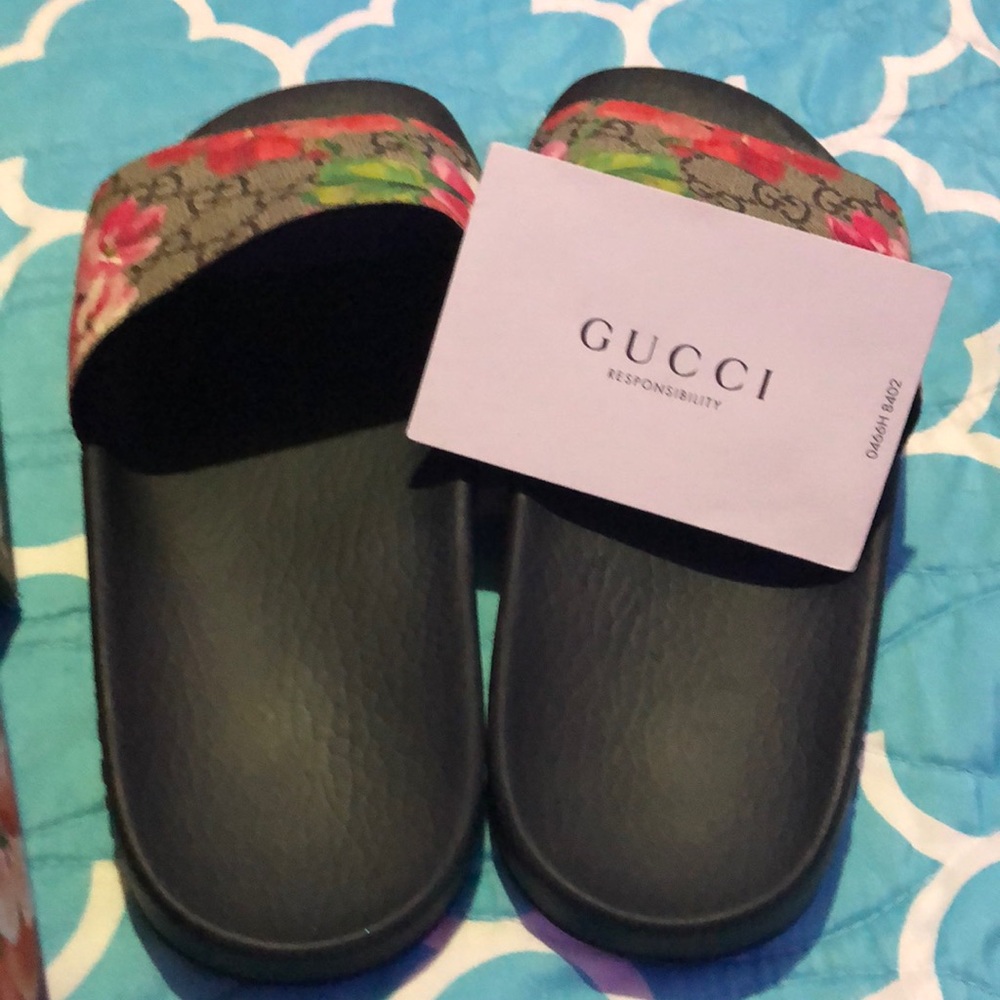 Gucci slides size 8